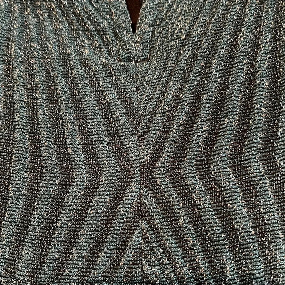 City Triangles Metallic Off The Shoulder Deep V-Neck Formal Evening Gown Sz 4 - Picture 9 of 16